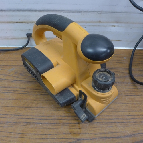 5034 - A quantity of power tools including a JCB-JCBD-PP900, 230V electric planer, a Silverline 710W, 230V ... 