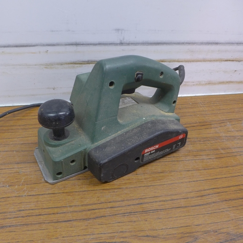 5043 - A quantity of power tools including a Dewalt 240V planer, a Bosch PHO100, 240V electric planer, a Pe... 