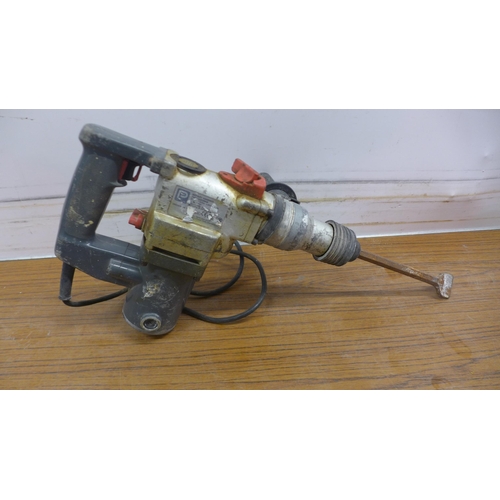 5043 - A quantity of power tools including a Dewalt 240V planer, a Bosch PHO100, 240V electric planer, a Pe... 