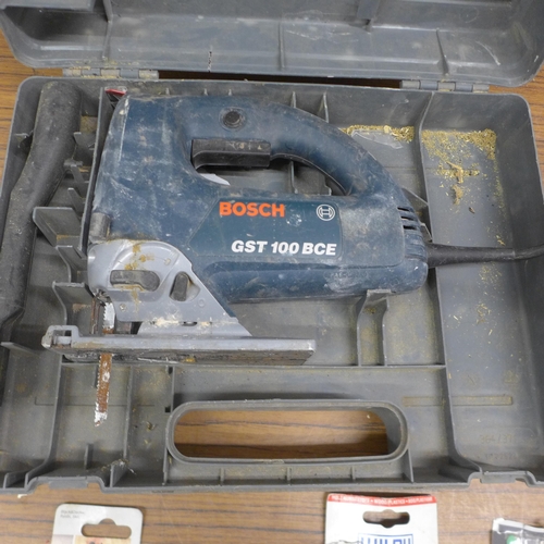 5043 - A quantity of power tools including a Dewalt 240V planer, a Bosch PHO100, 240V electric planer, a Pe... 