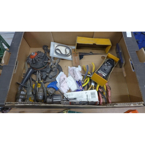 5059 - A large quantity of assorted tools and other items including a case of Workzone titanium+ premium sc... 