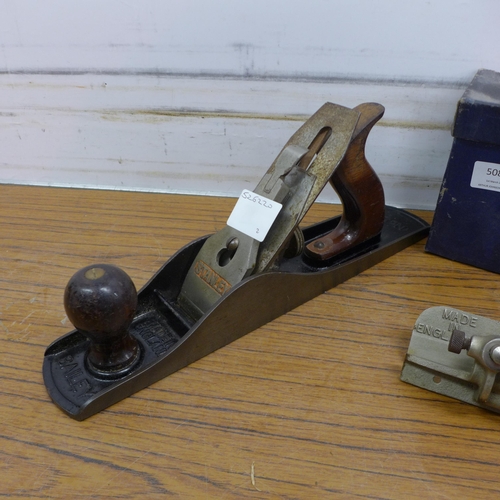 5080 - A Record 044 plough plane in original box with 7 blade set and a Stanley and Bailey No 5 wood plane