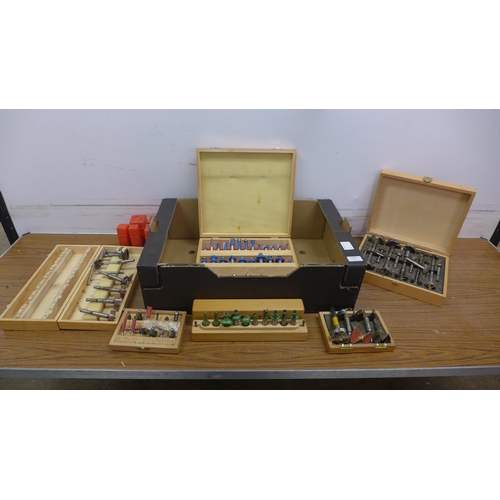 5058 - A large quantity of wooden cased router bit sets including Axminster, Trend and Dewalt, etc.