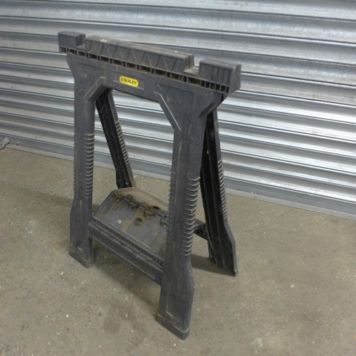 5107A - 2 plastic Stanley folding saw horse/trestle stands and a set of metal two rung steps