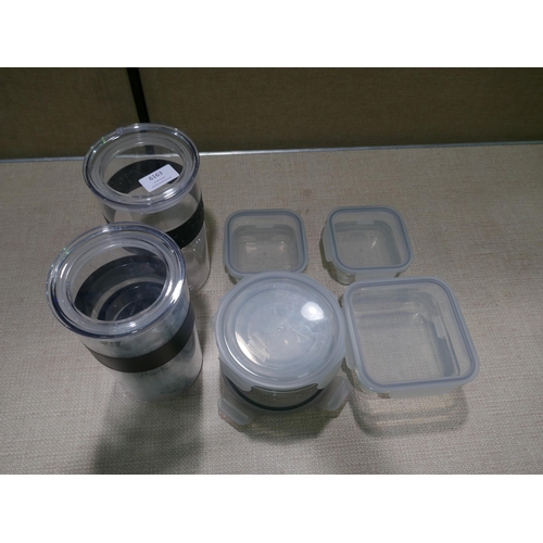 6163 - An assortment of food storage containers and a Christmas tree ornament (353-684) *This lot is subjec... 