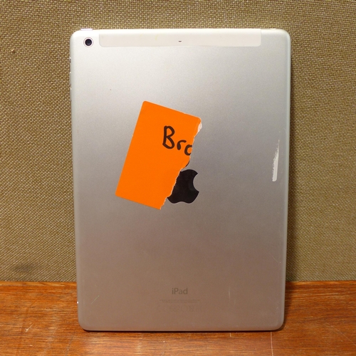 6104 - Apple Ipad 16gb (model:FD794B/B)  *This lot is subject to VAT