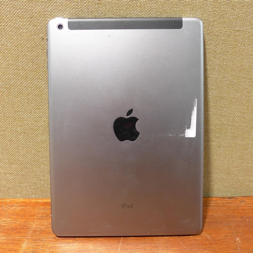 6105 - Apple Ipad Air 16gb (model: FD791B/B)  *This lot is subject to VAT