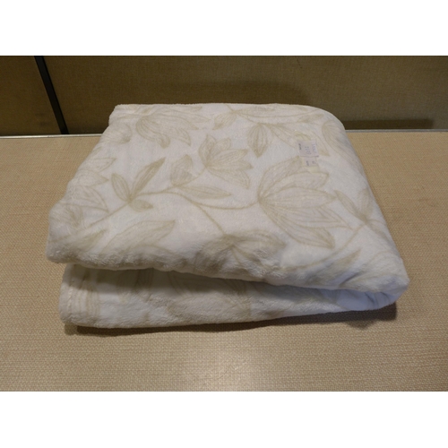 6032 - Two Hotel Grand Down Roll jumbo pillows and a  Life Comfort printed plush throw (353-278,279) *This ... 