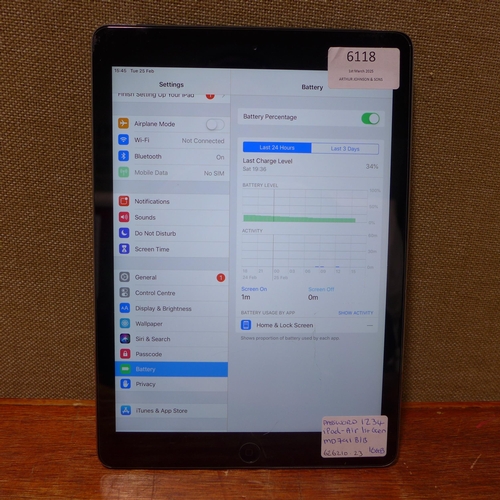 6118 - Apple Ipad Air 16gb, cracked screen (model: MD791B/B)  *This lot is subject to VAT