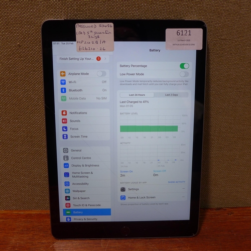 6121 - Apple Ipad 5th Generation 32gb, cracked screen (model: MP242B/A)