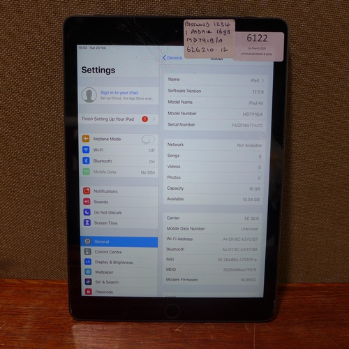 6122 - Apple Ipad Air 16gb, cracked screen (model: MD791B/A)  *This lot is subject to VAT