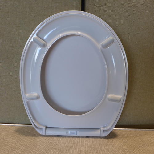 6039 - Roper Rhodes toilet seat (353-265) *This lot is subject to VAT