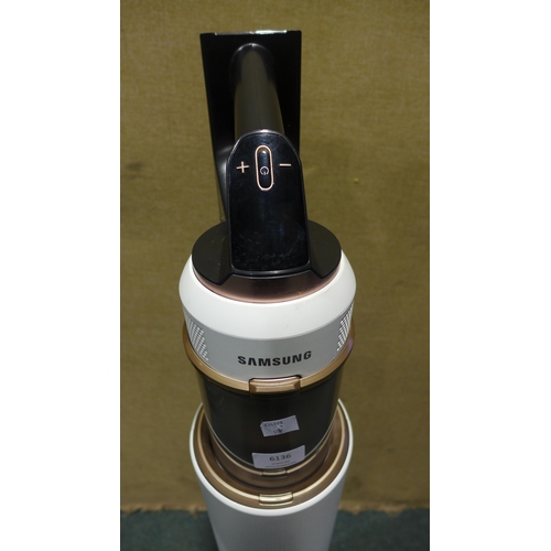 6136 - Samsung Bespoke stick vacuum cleaner, original RRP £499.99 + VAT (353-552) *This lot is subject to V... 