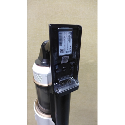 6136 - Samsung Bespoke stick vacuum cleaner, original RRP £499.99 + VAT (353-552) *This lot is subject to V... 