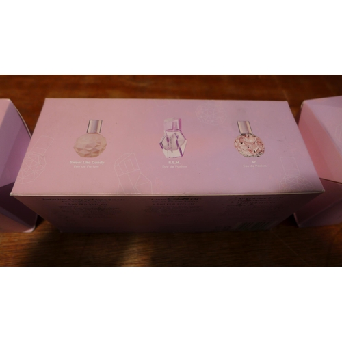 6079 - Ariana Grande miniature perfume collection  (353-623) *This lot is subject to VAT