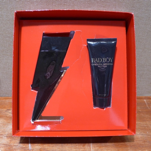 6085 - Carolina Herrera Badboy giftset (353-637) *This lot is subject to VAT