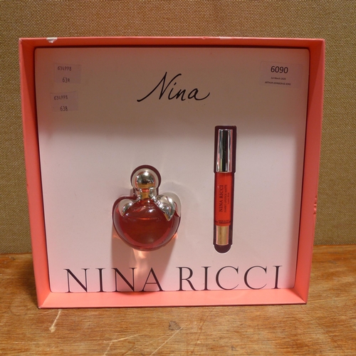 6090 - Nina Ricci Nina perfume set  (353-638) *This lot is subject to VAT