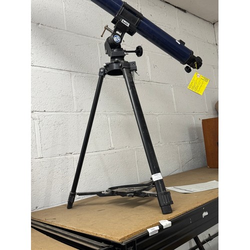 5063 - A Bresser Skylux telescope with height adjustable tripod stand