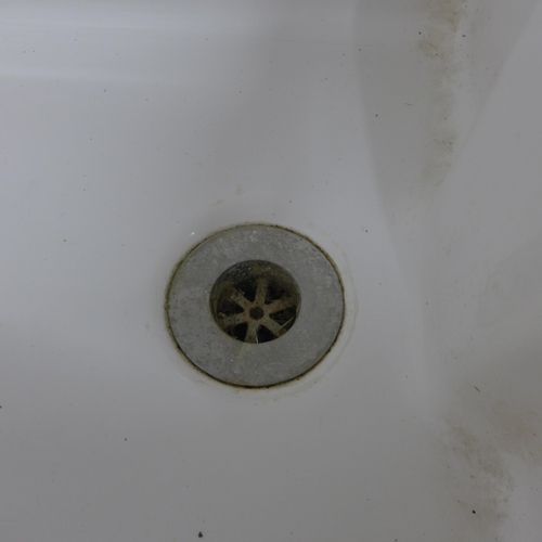 5142 - A large white ceramic Belfast style sink