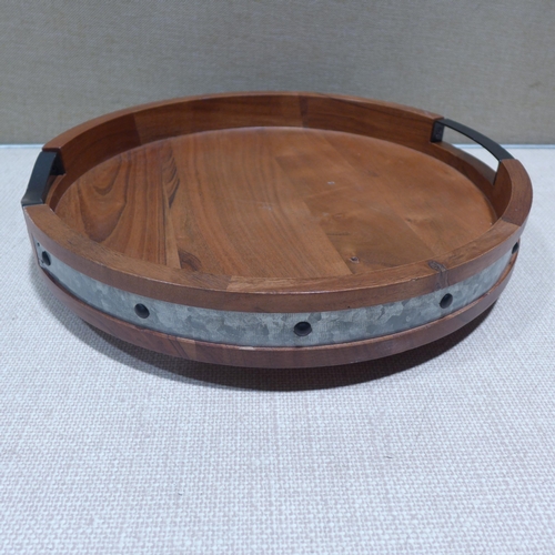 6221 - Mikasa Acacia Lazy Susan and a Berkshire heated throw  (353-77,88) *This lot is subject to VAT