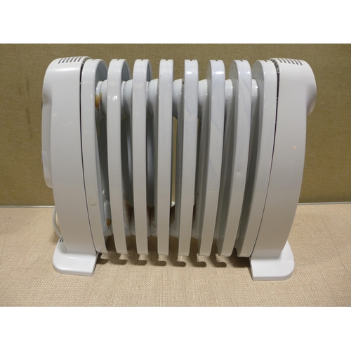 6228 - Delonghi oil filled small radiator  (353-536) *This lot is subject to VAT