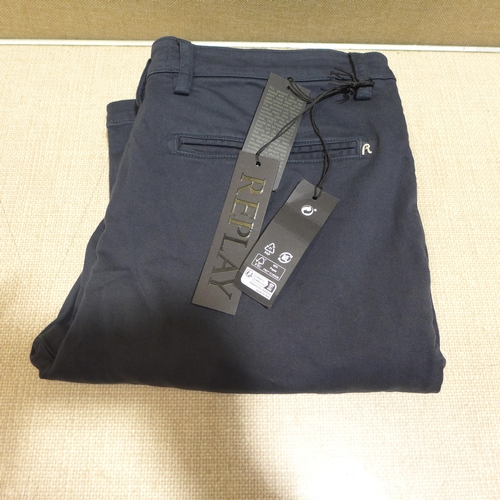 6289 - Quantity of clothing including Callaway 1/4 zip fleece, Replay chinos and more (353-490,499) *This l... 