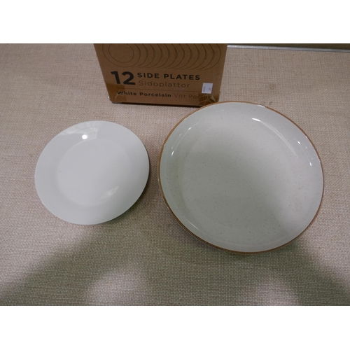 6240 - Quantity of side plates and one other (353-192) *This lot is subject to VAT