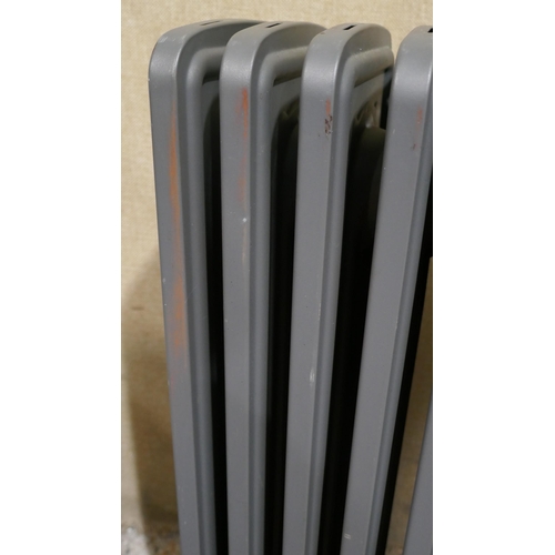 6343 - Delonghi oil filled grey radiator  (353-450) *This lot is subject to VAT