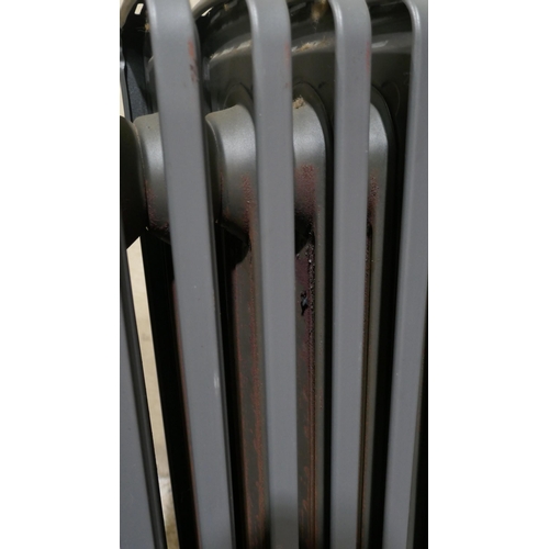 6343 - Delonghi oil filled grey radiator  (353-450) *This lot is subject to VAT