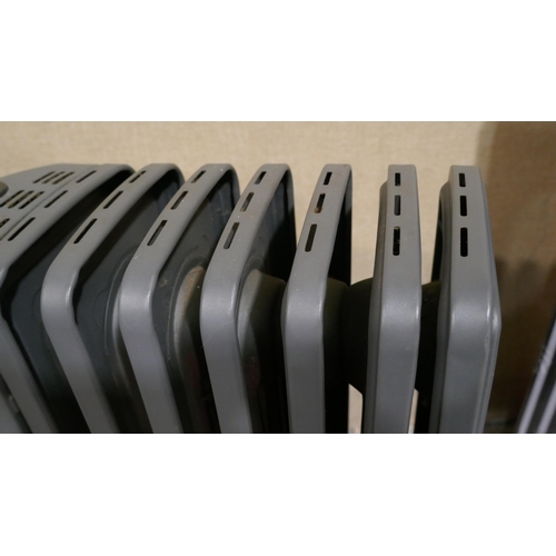 6343 - Delonghi oil filled grey radiator  (353-450) *This lot is subject to VAT