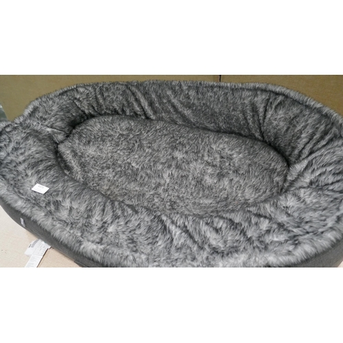 6375 - Kirkland Signature oval cuddler pet bed (353-286) *This lot is subject to VAT