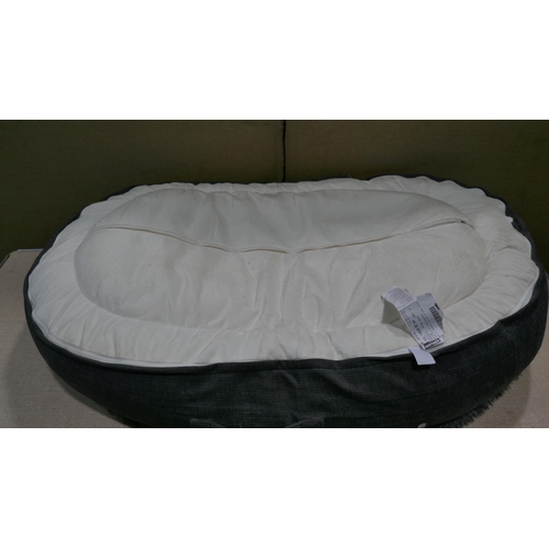 6375 - Kirkland Signature oval cuddler pet bed (353-286) *This lot is subject to VAT