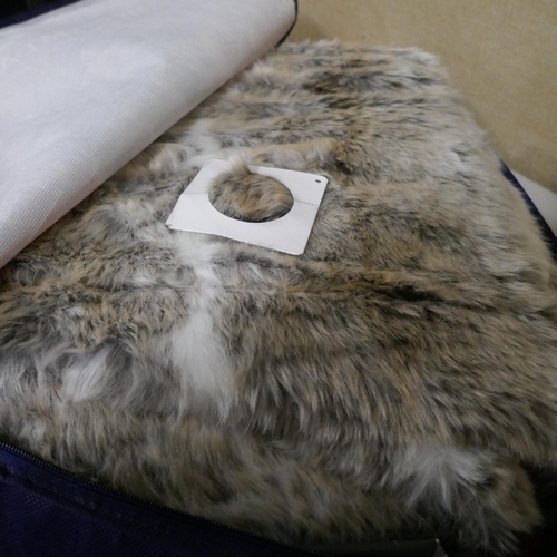 6361 - Husky fur heated throw 120 X 160cm (353-443) *This lot is subject to VAT