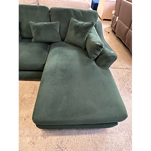 3267 - A green velvet corner chaise sofa