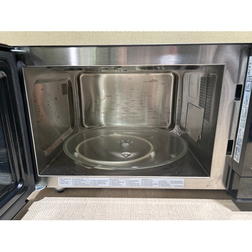 6237 - Panasonic combi microwave (power faults) Original RRP £164.99 + VAT (352-361/902) *This lot is subje... 