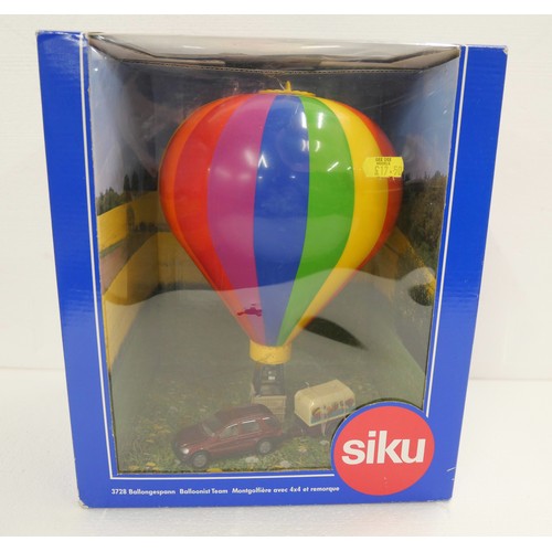 2012A - A collection of die-cast vehicles, includes Siku Balloonist team and Corgi models