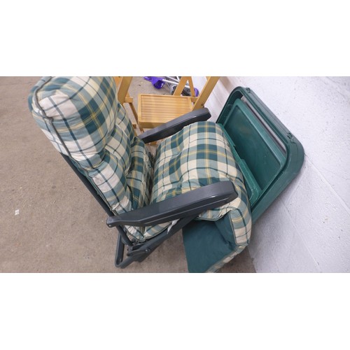 5145A - A metal and fabric folding sun lounger and folding side table