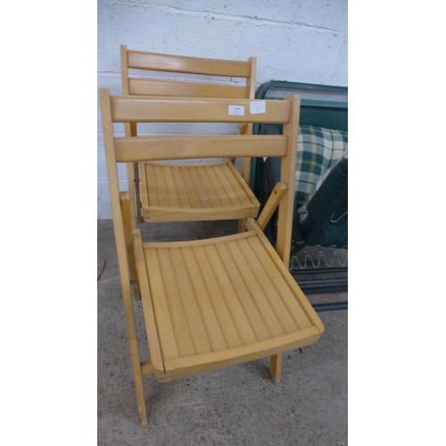 5146 - 2 folding wooden chairs