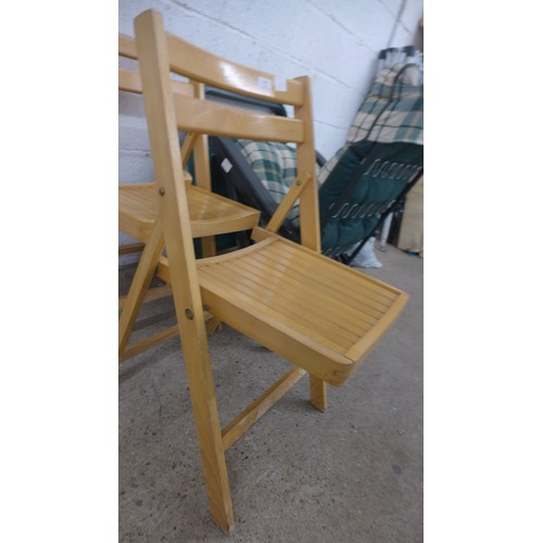 5146 - 2 folding wooden chairs