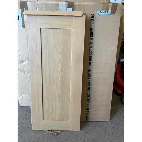 5151 - 2 solid oak cabinet doors