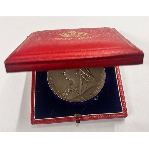 7283 - A Queen Victoria 1837-1897 Diamond Jubilee medallion, cased (ribbon a/f)