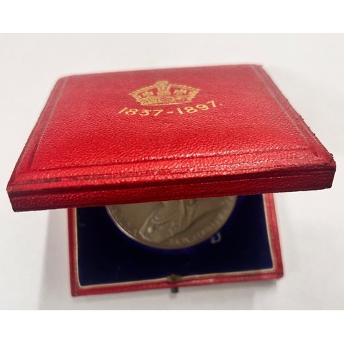 7283 - A Queen Victoria 1837-1897 Diamond Jubilee medallion, cased (ribbon a/f)