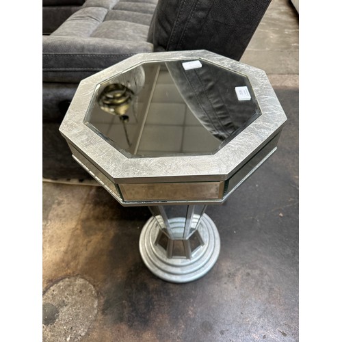 3106 - An octagonal mirrored side table