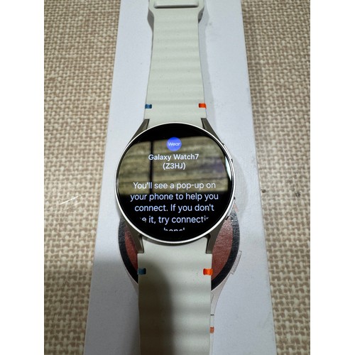 6022 - Samsung Galaxy Watch7 Bluetooth GPS Wi-Fi 40mm smart watch with cream strap, model no: SM-L300, Orig... 