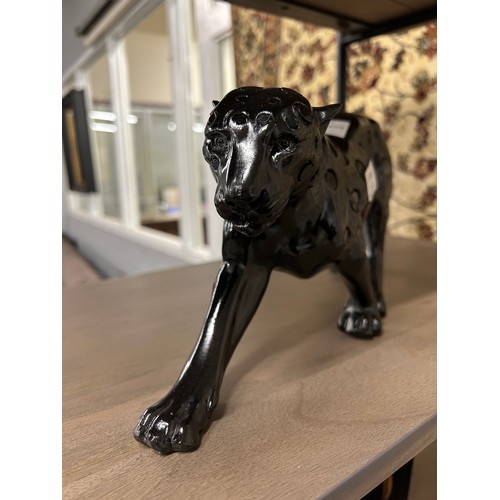 3010 - A black panther ornament