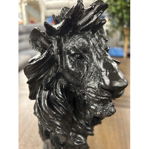 3049A - A sitting lion ornament