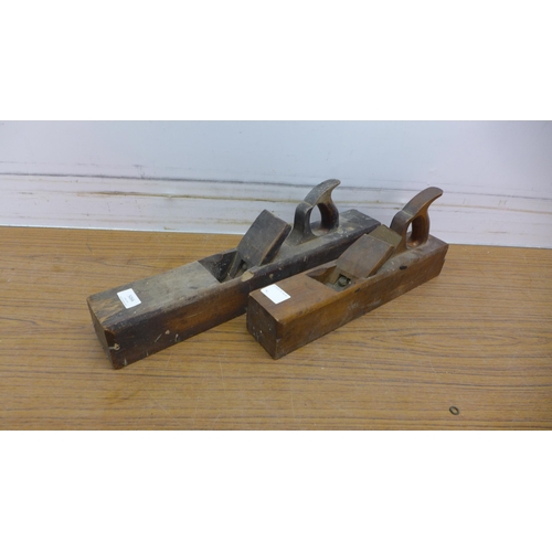 5062 - Two vintage wooden block planes