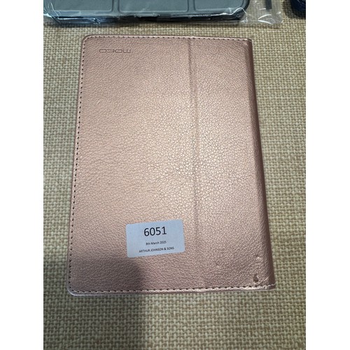 6051 - A quantity of various tablet covers and cases *This lot is subject to VAT