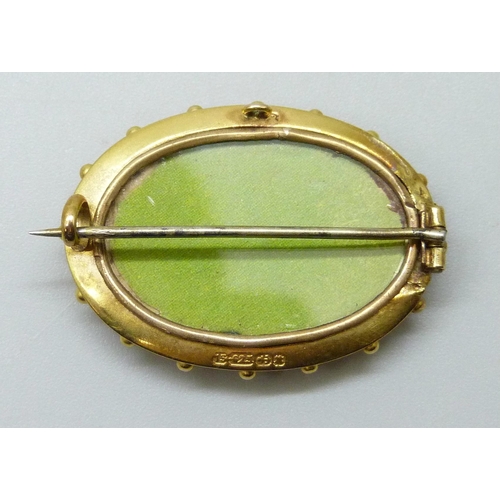 7008 - A Victorian 15ct gold brooch set with diamonds, mourning compartment verso, 5.7g, 3.1cm