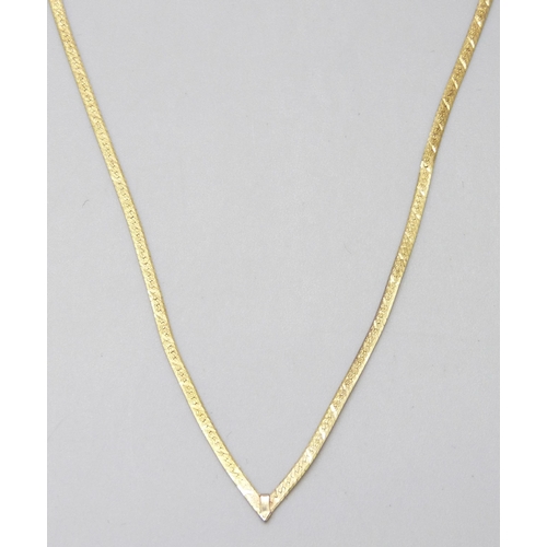 7014 - A 9ct gold flat link V shape necklace, a/f, 1.6g